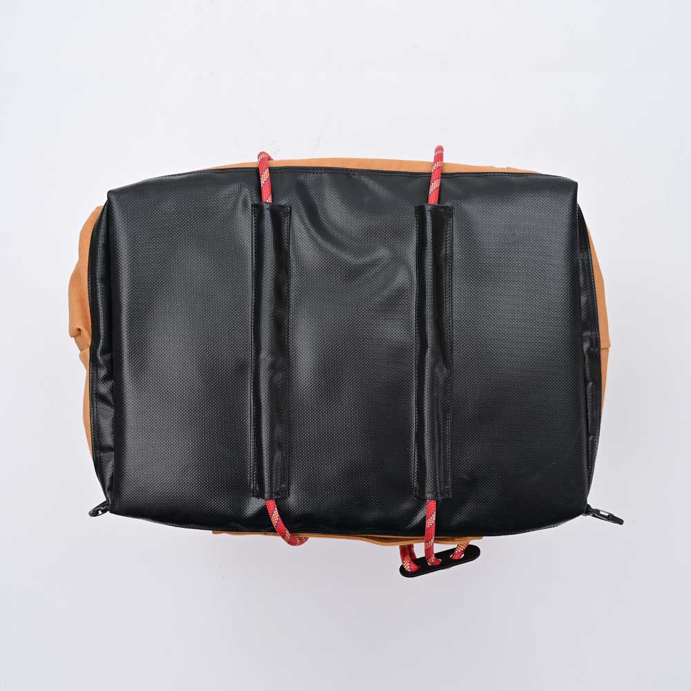 画像:防水性・防汚性が高く屋外で長期間使用しても劣化しにくい丈夫な素材