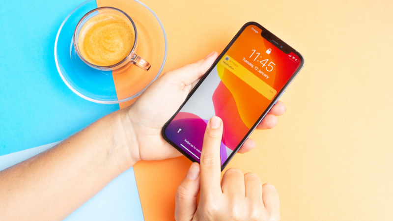 【iPhone向け】キャッシュレス生活におすすめのスマホケースとは？